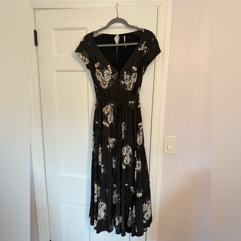 Black Floral V-Neck Cap Sleeve Maxi Dress